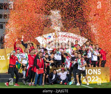 CASABLANCA, MAROC - 30 MAI : Wydad AC fête après avoir pris ses forces lors du match final 2022 de la Ligue des champions de la CAF entre Al Ahly et Wydad AC au Stade Mohammed V le 30 mai 2022 à Casablanca, au Maroc. (Photo de Sebastian Frej Banque D'Images