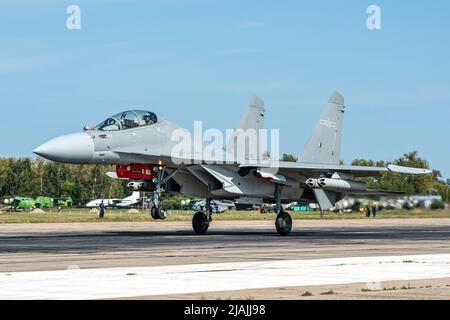 Décollage d'un avion de chasse de l'Armée de libération du peuple J-16 de l'Armée de l'Air Force. Banque D'Images