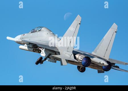 Décollage d'un avion de chasse de l'Armée de libération du peuple J-16 de l'Armée de l'Air Force. Banque D'Images