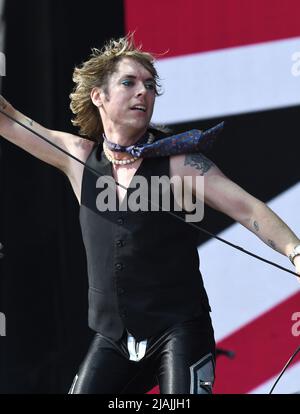 Le chanteur Luke Spiller est présenté sur scène lors d'un concert live The Struts lors du festival de musique d'appel de Boston qui s'est tenu à Allston, Massachusetts, le 27 mai 2022. Banque D'Images