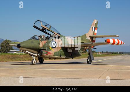 Un avion d'entraînement au sol de la Force aérienne hellénique T-2 Buckeye à la base aérienne de Kalamata, en Grèce. Banque D'Images