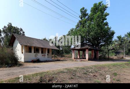 Bureau d'un Anganwadi (centre rural de garde de la mère et de l'enfant) au village Kasal district Sindhudurga état Maharashtra Inde 02 22 2022 Banque D'Images