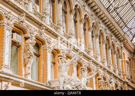 Odessa, Ukraine - 5 septembre 2021: Passage. Vieille Odessa. Passage à Odessa. Ancienne architecture. Banque D'Images