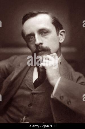 Sir James Matthew (J.M.) Barrie (1860-1937), dramaturge et romancier écossais le plus connu sous le nom d'auteur de Peter Pan, dans un portrait de Frederick Hollyer en 1892. Banque D'Images