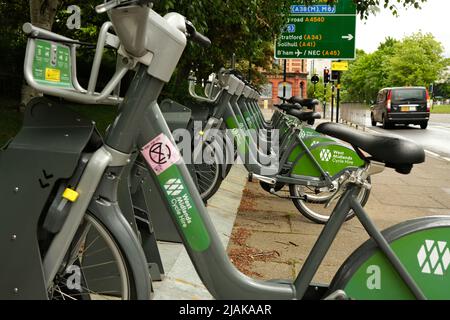 2022 mai - West Midland location de vélos sur un rack près de l'université de Birmingham Banque D'Images