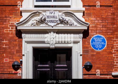 Bertrand Russell Blue plaque Bloomsbury Londres - BERTRAND RUSSELL 1872-1970 philosophe et militant pour la paix a vécu ici dans l'appartement No.34 1911-1916 Banque D'Images