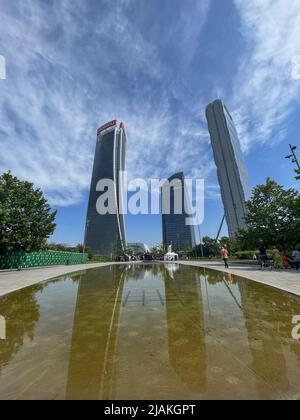Parc CityLife avec trois tours, il Dritto le droit, Lo Storto le Twisted One, il Curvo le Curved One, Milan, italie Banque D'Images