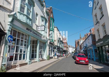 Vue générale sur Skinner Street à Whitby, North Yorkshire, Angleterre. Banque D'Images
