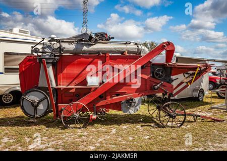 Fort Meade, FL - 23 février 2022: Frick Thresher modèle 1906 au salon local des tracteurs Banque D'Images