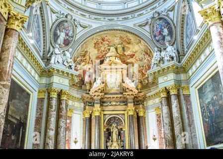 Valence, espagne - 26 mai 2022 : détail de l'autel et du retable de l'église Convento de San Doménec Banque D'Images