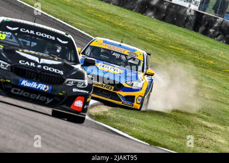 Ashley, Ash, Sutton pilotant la voiture de course FORD Focus NAPA à Thruxton en mai 2022 aux British Touring Cars , BTCC arrive troisième dans les 3 courses Banque D'Images