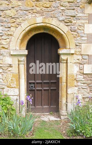 Porte normande, Église de la Sainte Trinité, Arrow, Warwickshire Banque D'Images