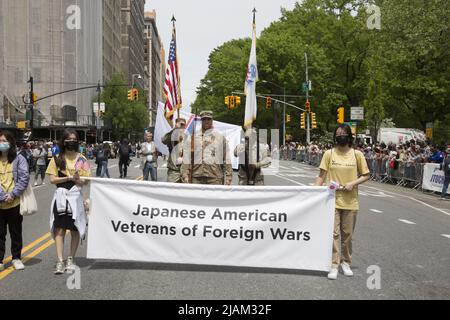 Tout premier défilé de la journée au Japon dans Central Park West à Manhattan sur 15 mai 2022 à New York. Banque D'Images