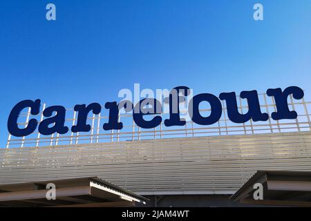 Logo de l'hypermarché Carrefour.Malaga, Espagne. Banque D'Images