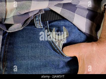 clé dans la poche d'un jean pour homme Banque D'Images
