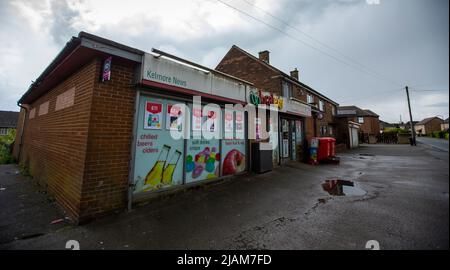 Buttershaw est un quartier résidentiel de Bradford, West Yorkshire, Angleterre. Elle est délimitée par Horton Bank Top au nord, Wibsey à l'est, Woodside au sud et Shelf à l'ouest. Buttershaw se compose principalement de 1940s logements de conseil avec le bâtiment commençant en 1947 et se poursuivant jusqu'en 1960s. Ces parties de Buttershaw ont acquis la notoriété en 1986 quand ils ont été présentés comme le cadre pour la plupart des scènes dans le film Rita, Sue et Bob trop, basé sur des pièces de la résidente locale Andrea Dunbar. Banque D'Images