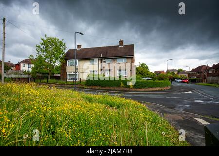 Buttershaw est un quartier résidentiel de Bradford, West Yorkshire, Angleterre. Elle est délimitée par Horton Bank Top au nord, Wibsey à l'est, Woodside au sud et Shelf à l'ouest. Buttershaw se compose principalement de 1940s logements de conseil avec le bâtiment commençant en 1947 et se poursuivant jusqu'en 1960s. Ces parties de Buttershaw ont acquis la notoriété en 1986 quand ils ont été présentés comme le cadre pour la plupart des scènes dans le film Rita, Sue et Bob trop, basé sur des pièces de la résidente locale Andrea Dunbar. Banque D'Images