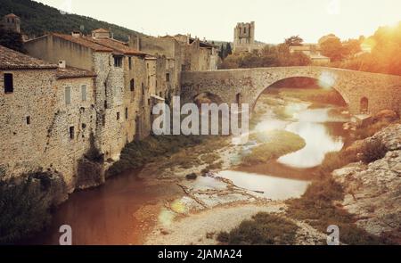 Pont médiéval à Lagrasse, France Banque D'Images