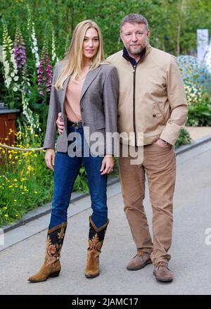 Réalisateur, producteur, scénariste et homme d'affaires, Guy Ritchie avec son épouse, Jacqui Ainsley, un modèle. Banque D'Images