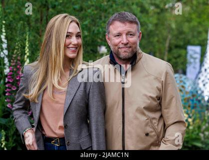 Réalisateur, producteur, scénariste et homme d'affaires, Guy Ritchie avec son épouse, Jacqui Ainsley, un modèle. Banque D'Images