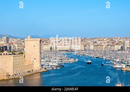 LE VIEUX PORT ET LE FORT ST JEAN MARSEILLE PACA Banque D'Images