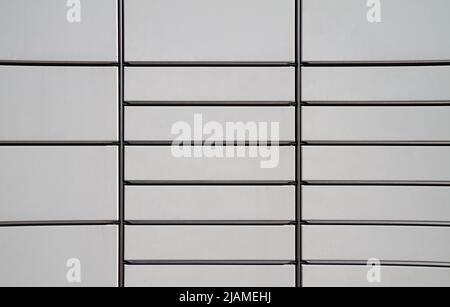 Boîte à colis électronique intelligente en acier, boîtes aux lettres automatiques. Machine de collecte de paquets, service de livraison de paczkomat. Banque D'Images