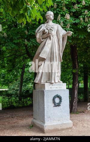 Statue de Doña Berenguela la Grande / Reine Berengaria par Sabatini sur le Paseo de Argentina / Paseo de las Estatuas. E Retiro Park, Madrid, Espagne Banque D'Images