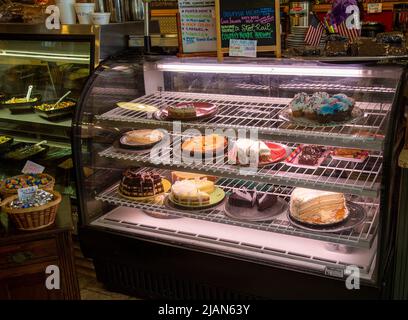 Gâteaux exposés dans un restaurant Banque D'Images