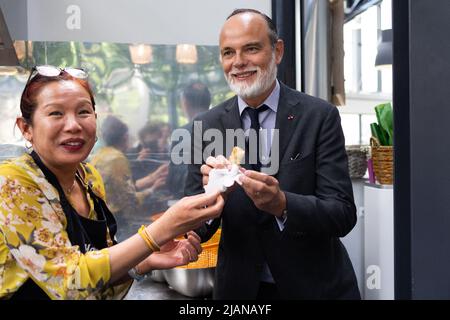 Ancien Premier ministre et maire de la ville du Havre Edouard Philippe lors de la campagne législative de Maracineanu à Hay-les-Roses au sud de Paris sur 31 mai 2022, en prévision des 12 juin et des élections législatives de 19 en France. Photo de Raphael Lafargue/ABACAPRESS.COM Banque D'Images