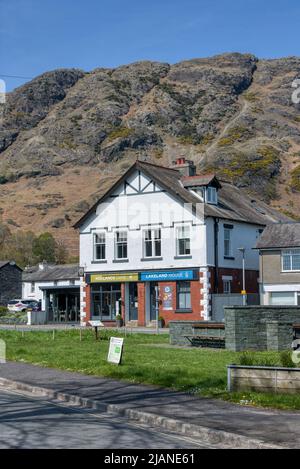 Coniston, Royaume-Uni - 21st avril 2022 : Hollands Cafe and Lakeland House à Coniston dans le Lake District Banque D'Images