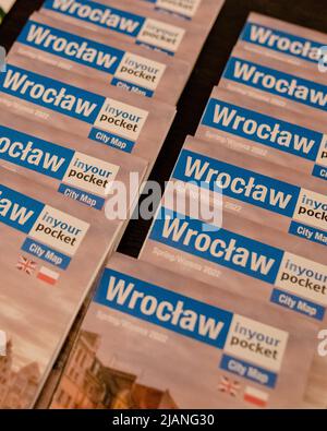 VARSOVIE, POLOGNE - 30 MAI 2022 : l'équipe du pays de Galles arrive à Varsovie en Pologne, avant la Ligue A 2022 Nations League fixture v Pologne à la Tarczynski Arena Wroclaw le 1st juin 2022. (Photo de John Smith/FAW) Banque D'Images