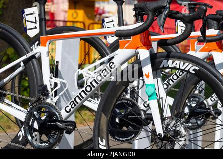 Vélos de St Michel Auber93 NOUS dans la zone de service Promenade Park à la course cycliste féminine d'élite London RideClassique 2022 à Maldon, Essex, Royaume-Uni Banque D'Images