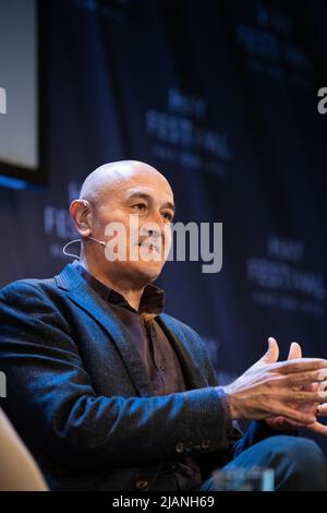 Hay-on-Wye, pays de Galles, Royaume-Uni. 31th mai 2022. Jim Al-Khalili s'entretient avec Glyn Morgan au Hay Festival 2022, au pays de Galles. Crédit : Sam Hardwick/Alamy. Banque D'Images