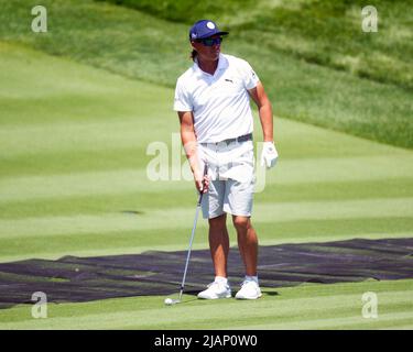 Dublin, Ohio, États-Unis. 31st mai 2020. Rickie Fowler (États-Unis) débarque sur le 18th trous lors de séances d'entraînement le 2 e jour au Memorial Tournament à Dublin, Ohio. Brent Clark/CSM/Alamy Live News Banque D'Images