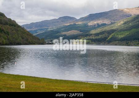 Une vue panoramique sur le Loch long à Arrochar, Écosse, Royaume-Uni Banque D'Images