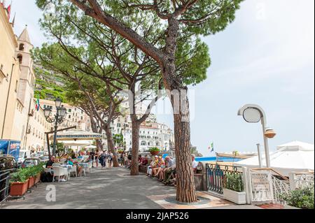 La ville d'Amalfi (Italie) prépare les 66th régates historiques auxquelles participent les quatre républiques maritimes : Amalfi, Gênes, Venise, Ragusa et Pise. Banque D'Images