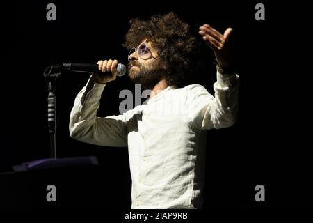 Vérone, Italie. 24th juillet 2020. Le chanteur italien Gio Evan, auteur de chansons, au cours de ses spectacles live à Castello Scaligero - Villafranca di Verona Banque D'Images