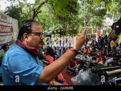 Delhi, Delhi, Inde. 31st mai 2022. Le député de RJD Manoj Jha lors de son discours devant un Parlement étudiant organisé par l'Association des étudiants de l'Inde (AISA) à Jantar Mantar contre la politique nationale d'éducation (NEP 2020) qui a été introduite par le gouvernement central. (Credit image: © Kabir Jhangiani/Pacific Press via ZUMA Press Wire) Banque D'Images