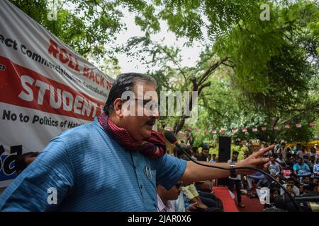 Delhi, Delhi, Inde. 31st mai 2022. Le député de RJD Manoj Jha lors de son discours devant un Parlement étudiant organisé par l'Association des étudiants de l'Inde (AISA) à Jantar Mantar contre la politique nationale d'éducation (NEP 2020) qui a été introduite par le gouvernement central. (Credit image: © Kabir Jhangiani/Pacific Press via ZUMA Press Wire) Banque D'Images