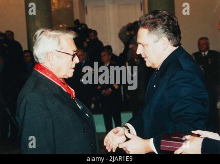 Skarżyński Jerzy Félicitations du Président de la République de Pologne Aleksander Kwasniewski, Belvédère de Varsovie Kwiatkowski, Damazy Banque D'Images