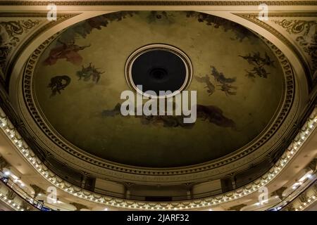 Détail architectural de El Ateneo Grand Splendid, l'une des plus belles librairies du monde, à Buenos Aires. Banque D'Images