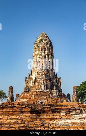 Wat Chaiwatthanaram, célèbre temple de la ruine près de la rivière Chao Phraya à Ayutthaya, en Thaïlande Banque D'Images