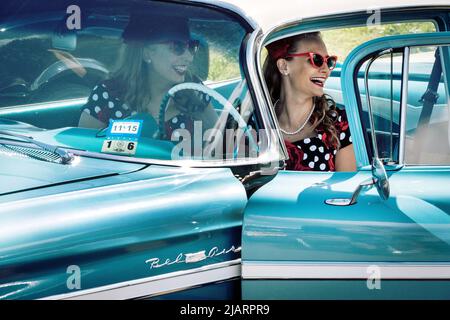 Propriétaire d'une voiture classique au salon Deal Classic car au parc Betteshanger, près de Deal Kent, Royaume-Uni Banque D'Images