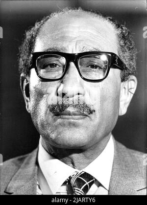 Mohammed Anwar el-Sadat, ägittischer Staatspräsiden, im Amt von 1970 bis zu seiner Ermordung am 6.10.81. Er führte Ägitten in den Jom-Kippur-Krieg 1973, löste das Land aus der engen Bindung an die Sowjetunion und schloss 1979 einen Friedensvertrag mit Israel, wofür den Friedensnobelpreis erhielt. Banque D'Images