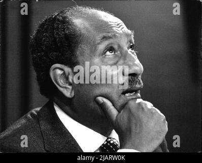 Mohammed Anwar el-Sadat, ägittischer Staatspräsiden, im Amt von 1970 bis zu seiner Ermordung am 6.10.81. Er führte Ägitten in den Jom-Kippur-Krieg 1973, löste das Land aus der engen Bindung an die Sowjetunion und schloss 1979 einen Friedensvertrag mit Israel, wofür den Friedensnobelpreis erhielt. Banque D'Images