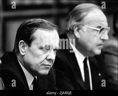 Bundeskanzler Helmut Kohl und der designerte Bundesumweltminister Walter Wallmann. Banque D'Images