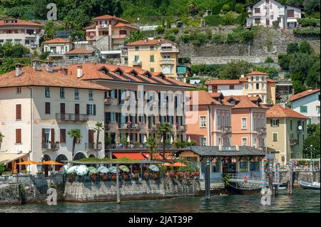 Paysage urbain de la Riviera de Cannero sur le lac majeur, Piémont, Italie, Europe Banque D'Images