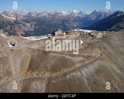 VUE AÉRIENNE. Fort de Janus. Montgenèvre, Hautes-Alpes, Provence-Alpes-Côte d'Azur, France. Banque D'Images