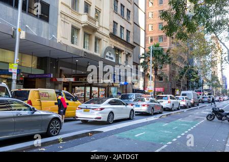 Congestion routière le long de Pitt Street dans le centre-ville de Sydney, Nouvelle-Galles du Sud, Australie Banque D'Images