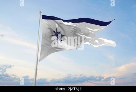 Drapeau officiel de la norme du commandant du quartier général de la Garde côtière régionale, Japon sur fond de ciel au coucher du soleil, vue panoramique. Le patriote japonais conce Banque D'Images